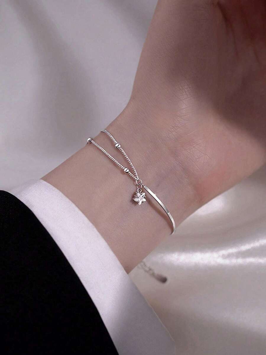 シンプルなハーフチェーンブレスレット デザインにスターが入っていて女性らしさを演出 2層構造