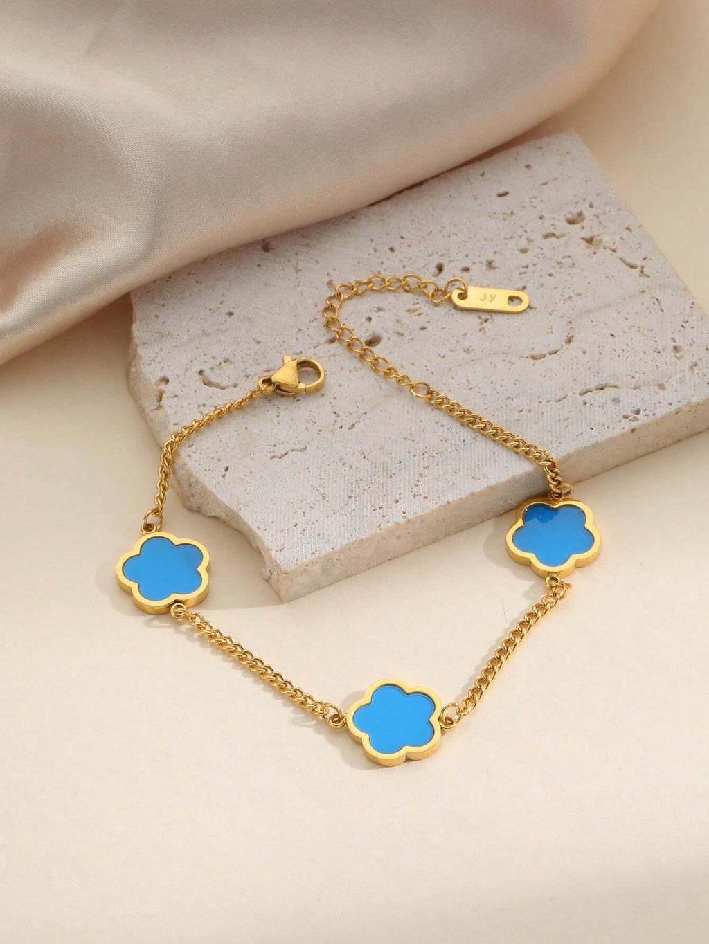 パーソナリティジュエリー ステンレススチールゴールドコーティング 5枚葉の花モチーフ ブレスレット 女性用 多色展開 光沢感あり おしゃれなデザイン フォーマルなシーンや普段でも活躍