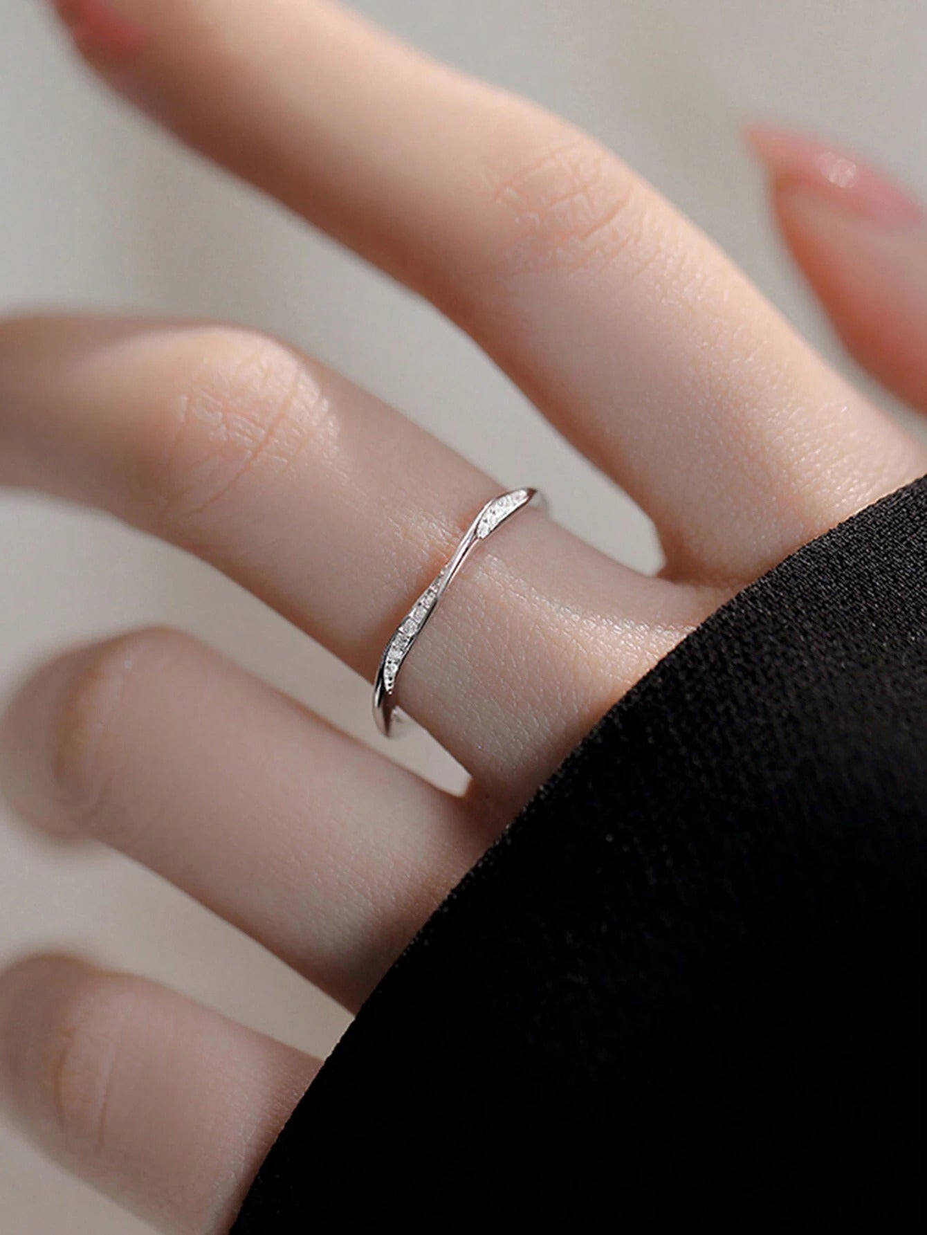 1個 韓国風 シンプルなモビウスリング、女性用 調整可能なインデックス指リング、デザイン性のあるスタッキングインデックス指リング、彼女への贈り物に