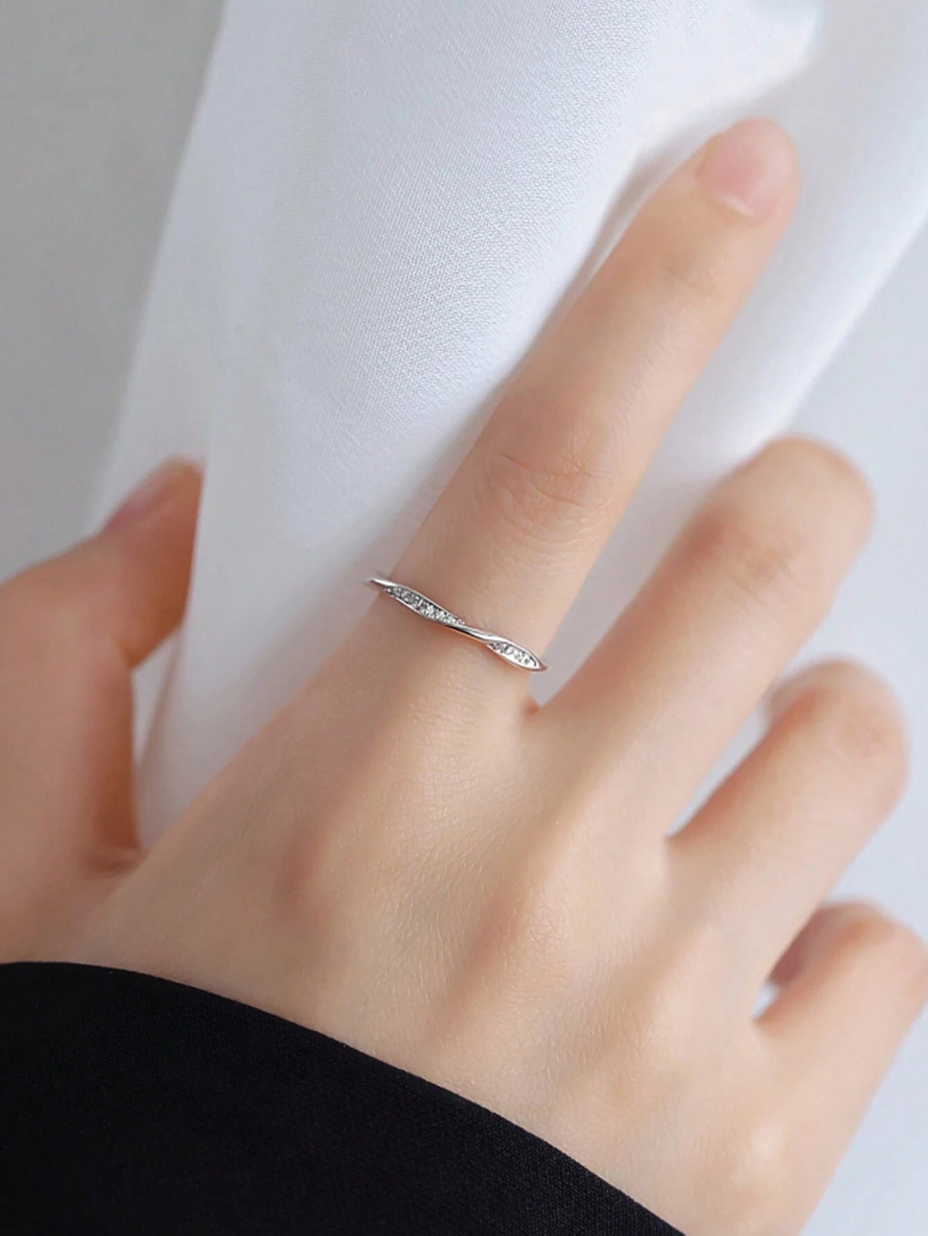 1個 韓国風 シンプルなモビウスリング、女性用 調整可能なインデックス指リング、デザイン性のあるスタッキングインデックス指リング、彼女への贈り物に