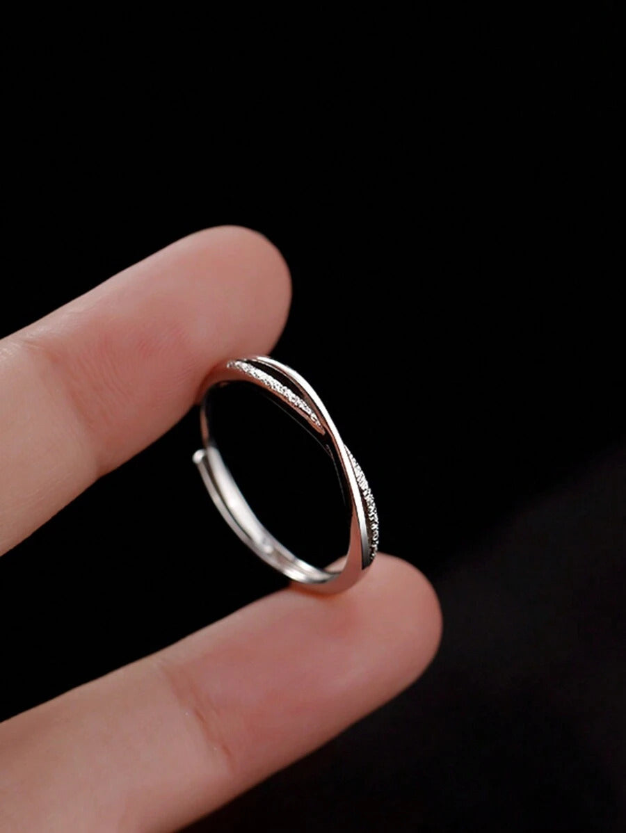 1個 シンプルラインクリスクロス調整可能リング、エレガントなミニマリストスタイル、毎日の着用に適しています