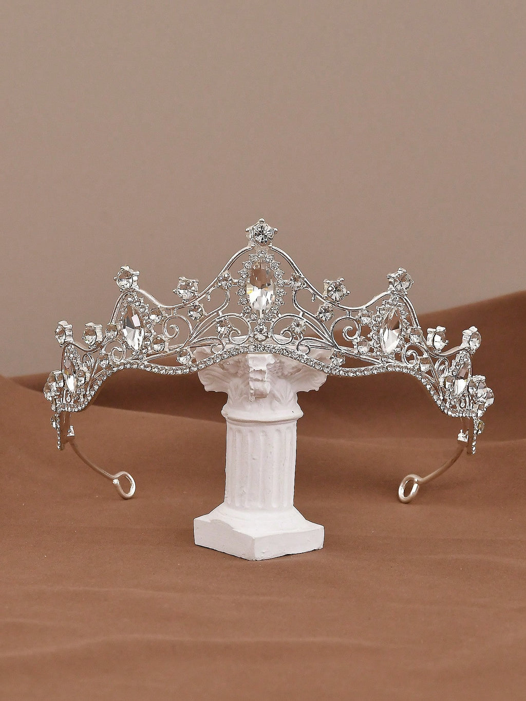 天使のデザインとキラキラしたラインストーンが美しいティアラヘッドピース、18歳の誕生日やウェディング式典に最適、電気不要、羽なし