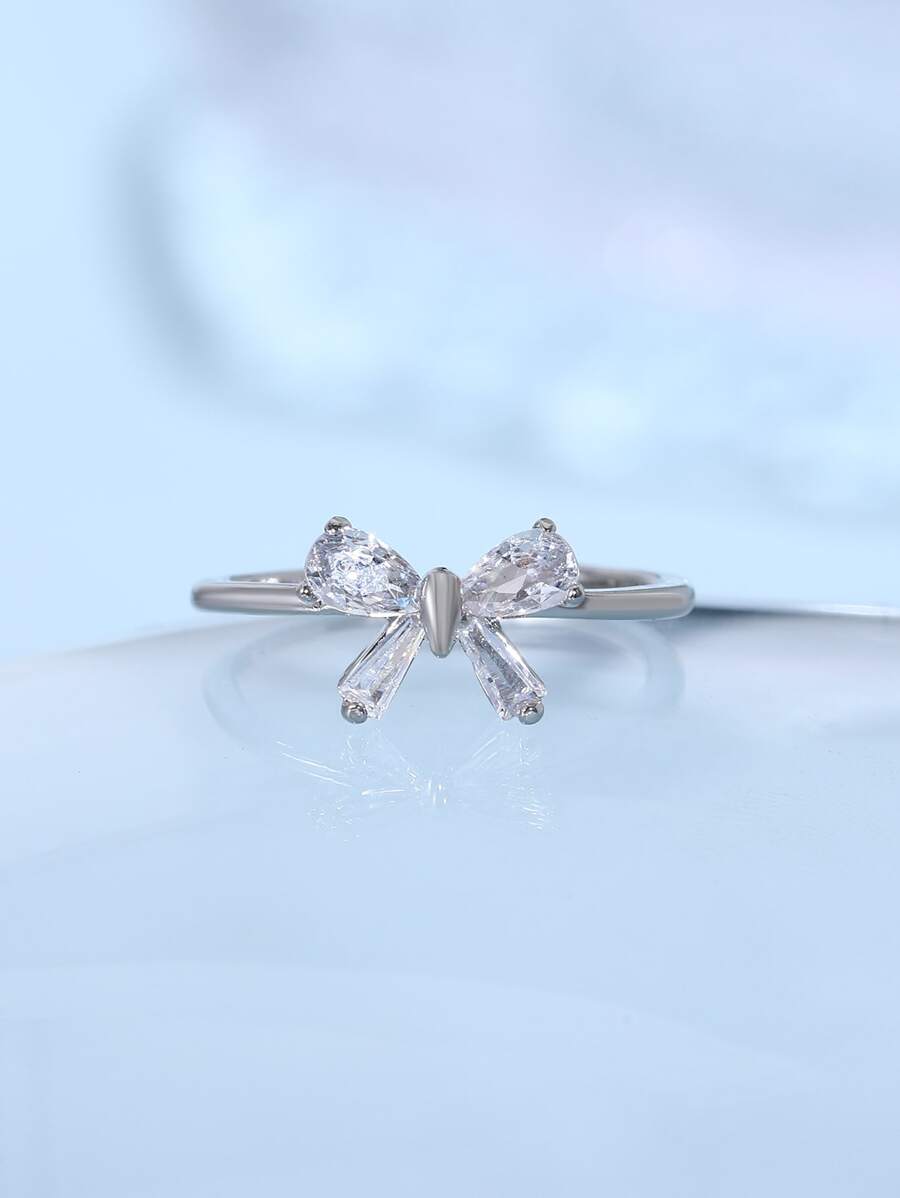 女性に最適な洗練された多目的なカッパーバウディテール形状のリング、インレー付き