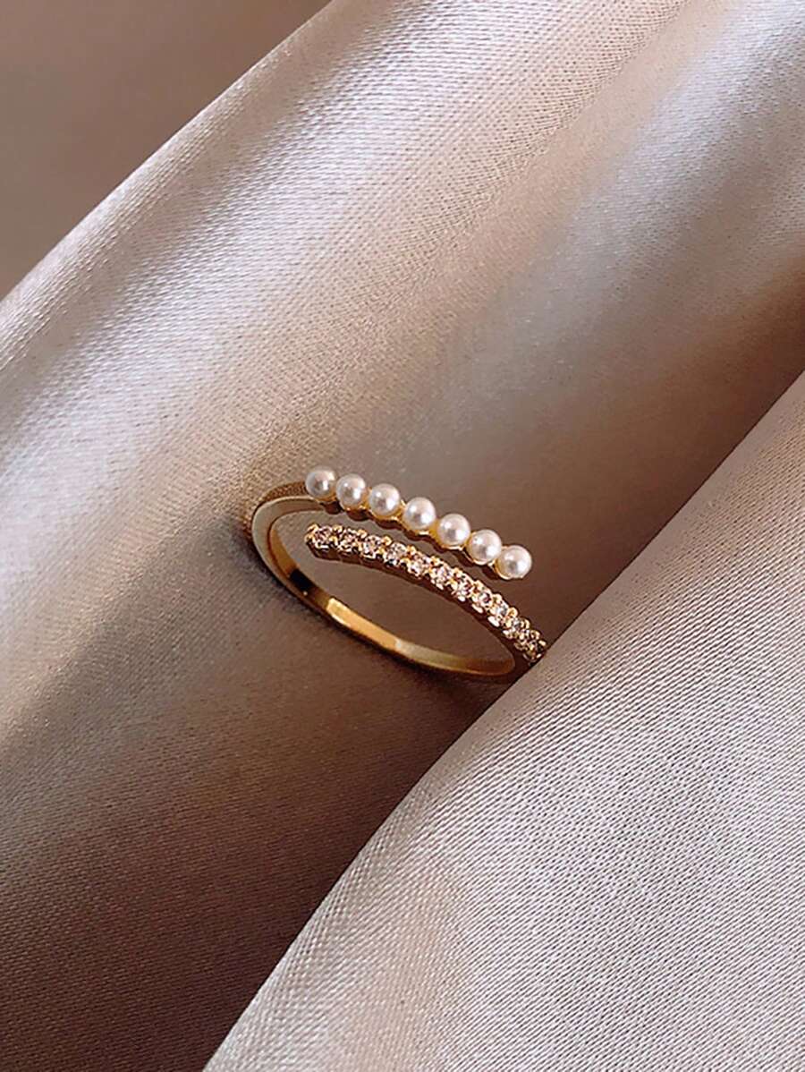 1個 ファッショナブルな単純なフェイクパールとクリスタルインレー オープンリング、女性の日常着や休日の装いに適しています