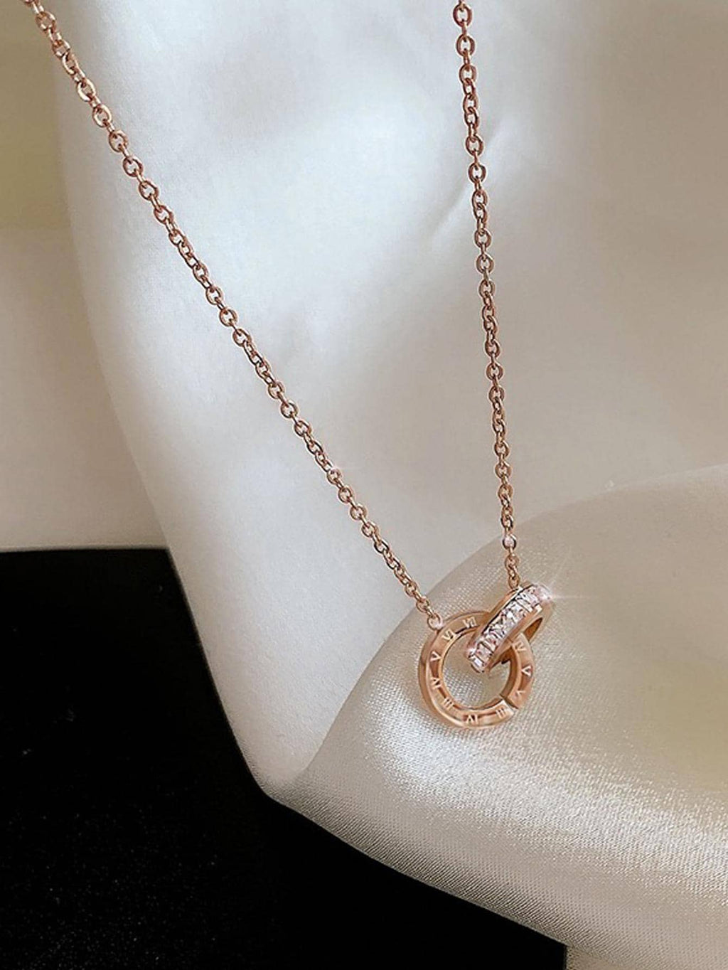 1個 ファッション ステンレス鋼 キュービックジルコニア デコレーション ローマ数字ディテール 円形ペンダント 女性用 日常の装飾用 ネックレス