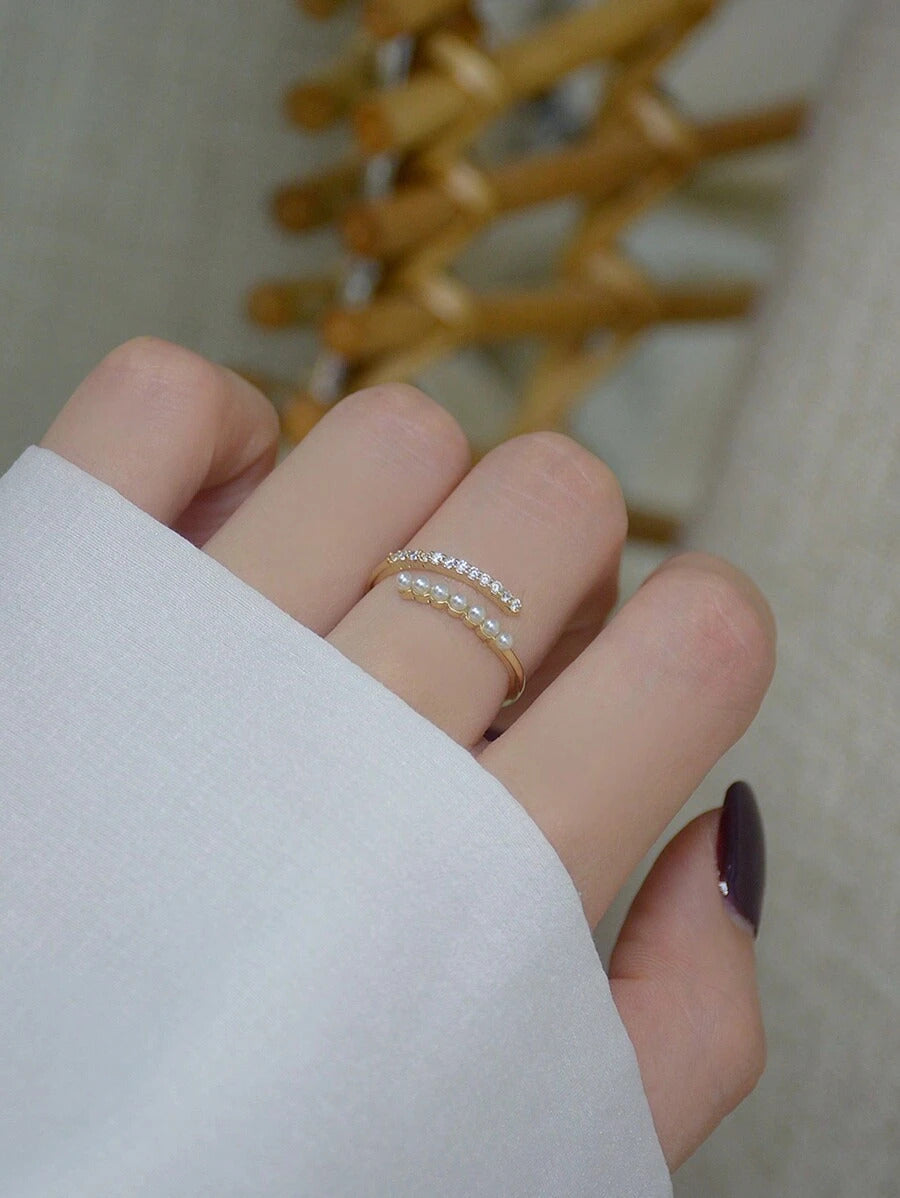 1個 ファッショナブルな単純なフェイクパールとクリスタルインレー オープンリング、女性の日常着や休日の装いに適しています