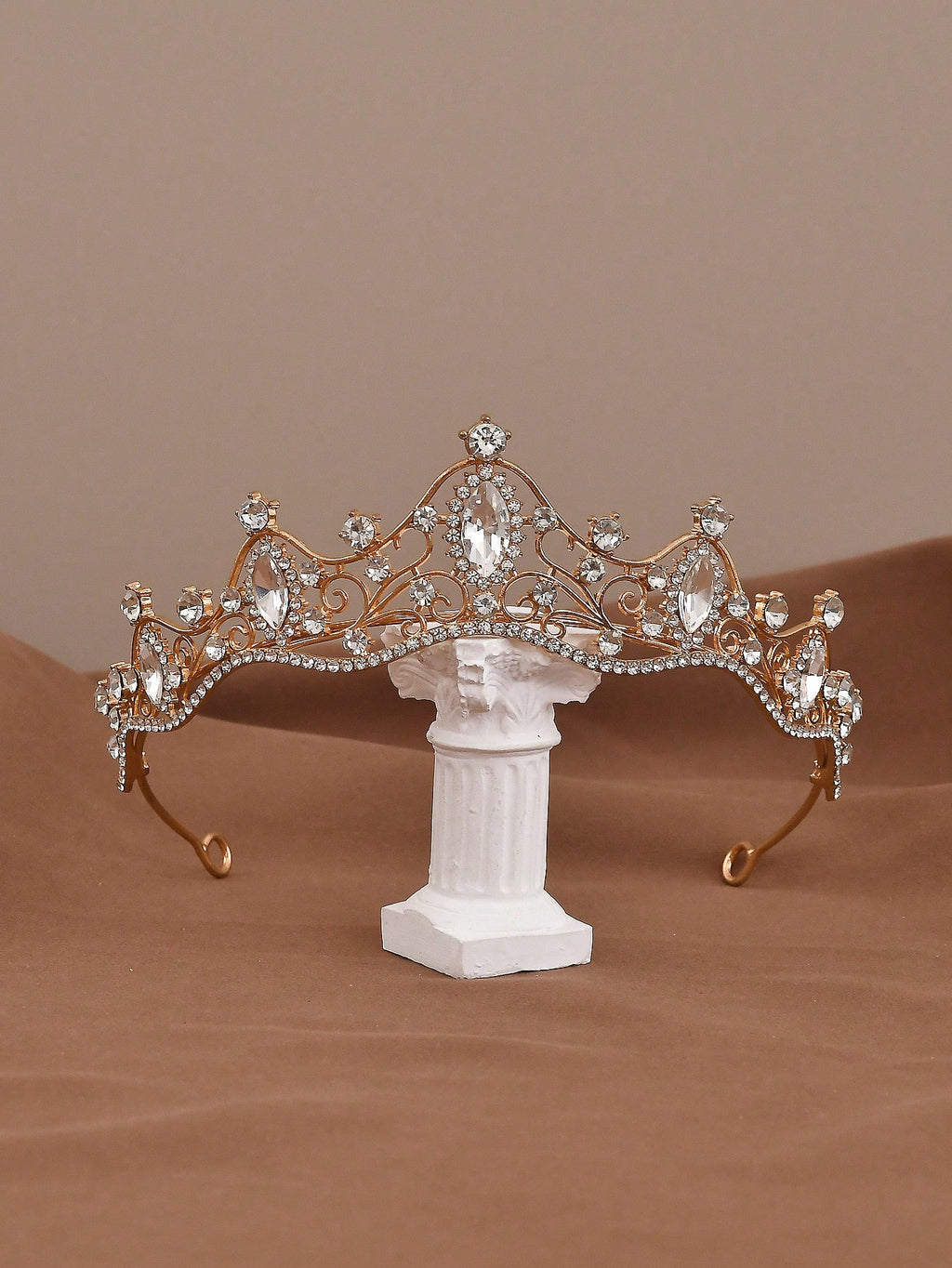 天使のデザインとキラキラしたラインストーンが美しいティアラヘッドピース、18歳の誕生日やウェディング式典に最適、電気不要、羽なし