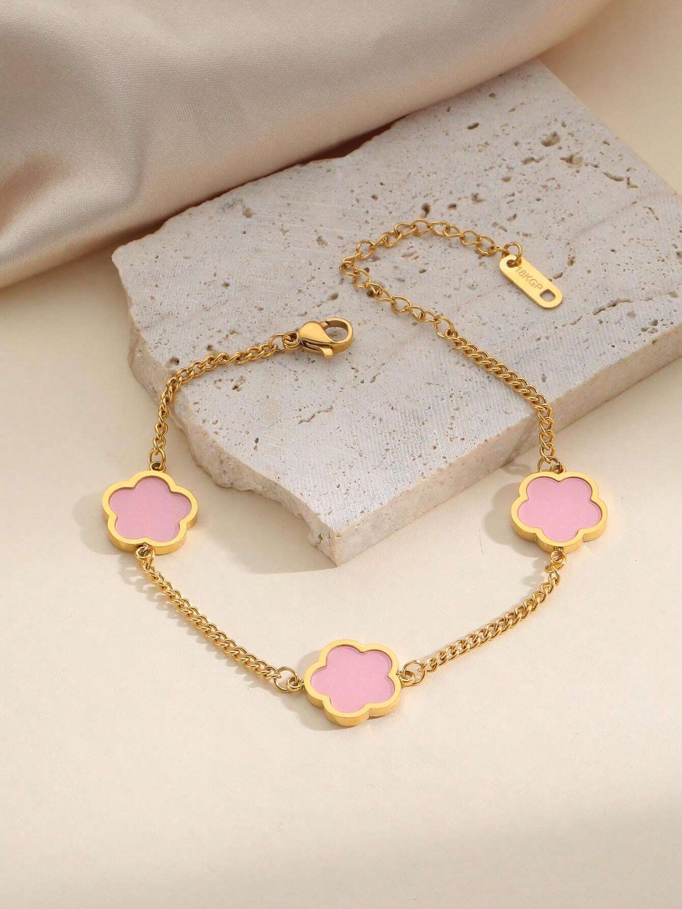 パーソナリティジュエリー ステンレススチールゴールドコーティング 5枚葉の花モチーフ ブレスレット 女性用 多色展開 光沢感あり おしゃれなデザイン フォーマルなシーンや普段でも活躍