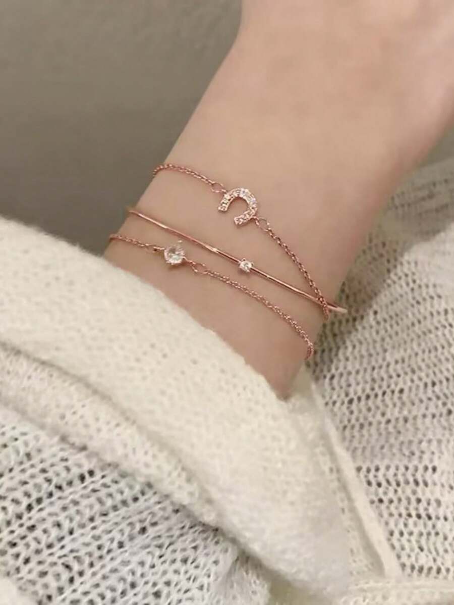 シンプルでエレガントなライトラグジュアリー馬蹄型鉄製ダイヤモンド インレイ プレーンリング ブレスレットセット、女性の日常着に適しています(水に触れないでください)