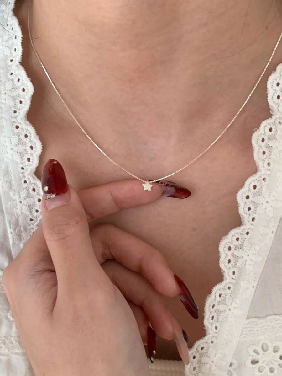 1個 ファッショナブル なペンタグラムペンダントネックレス、日常的に女性が着用するのに適しています