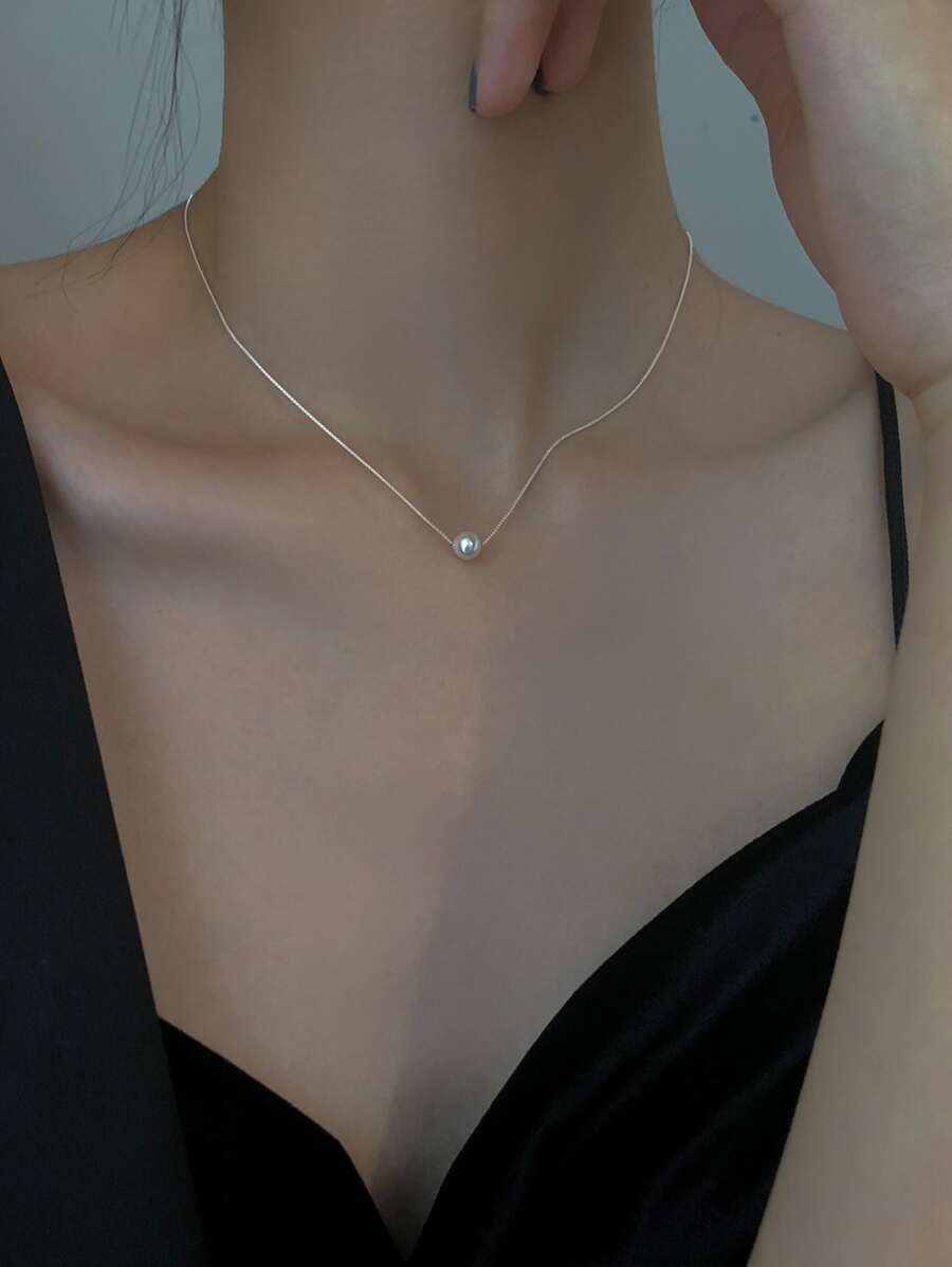 女性用エレガントなダブルフェイクパールネックレス1個。