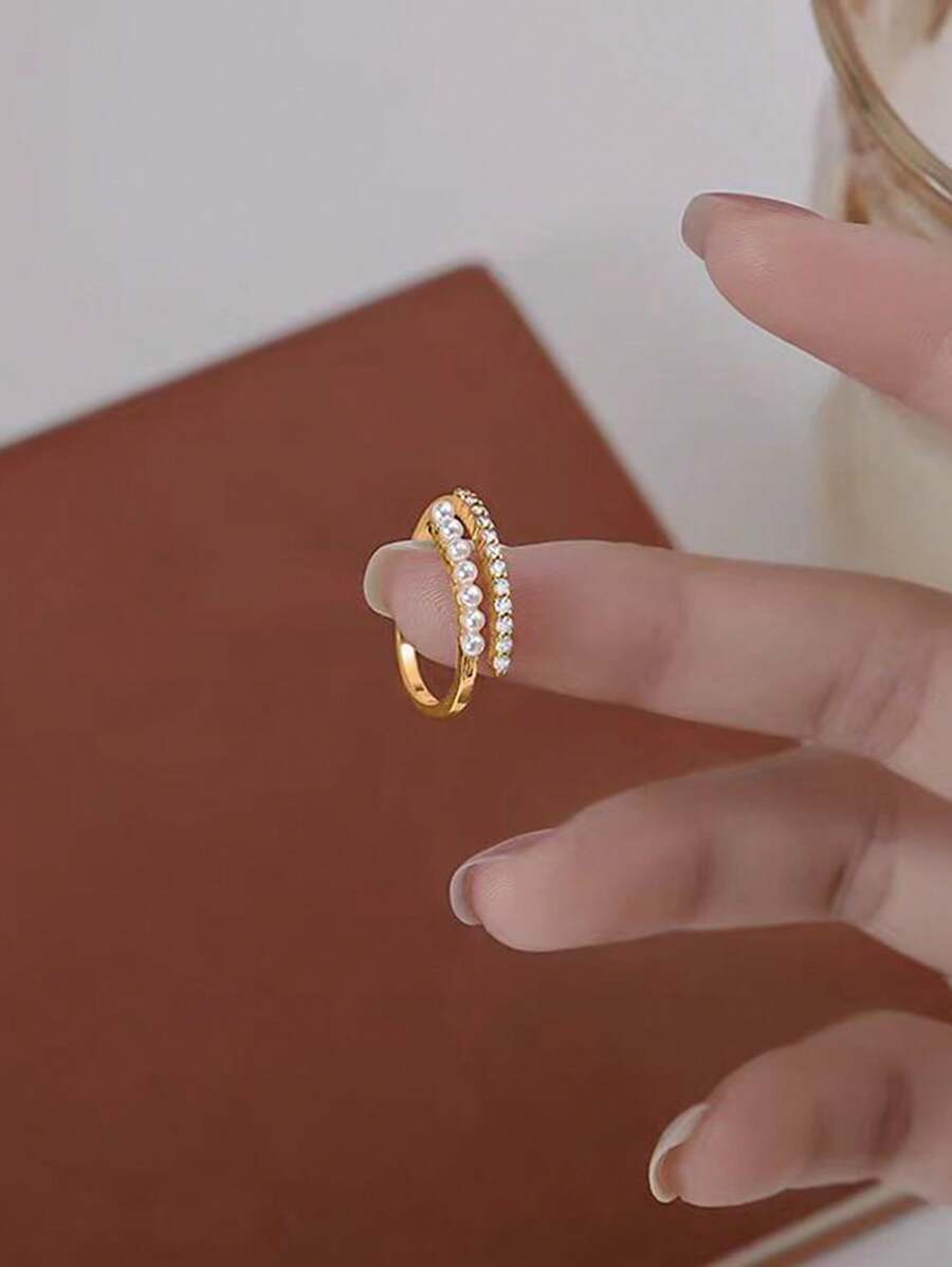 1個 ファッショナブルな単純なフェイクパールとクリスタルインレー オープンリング、女性の日常着や休日の装いに適しています