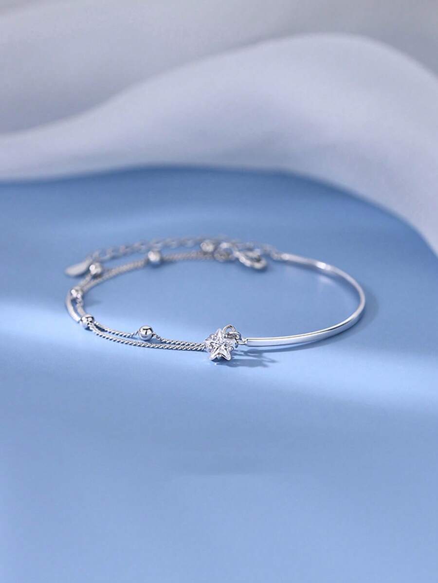 シンプルなハーフチェーンブレスレット デザインにスターが入っていて女性らしさを演出 2層構造