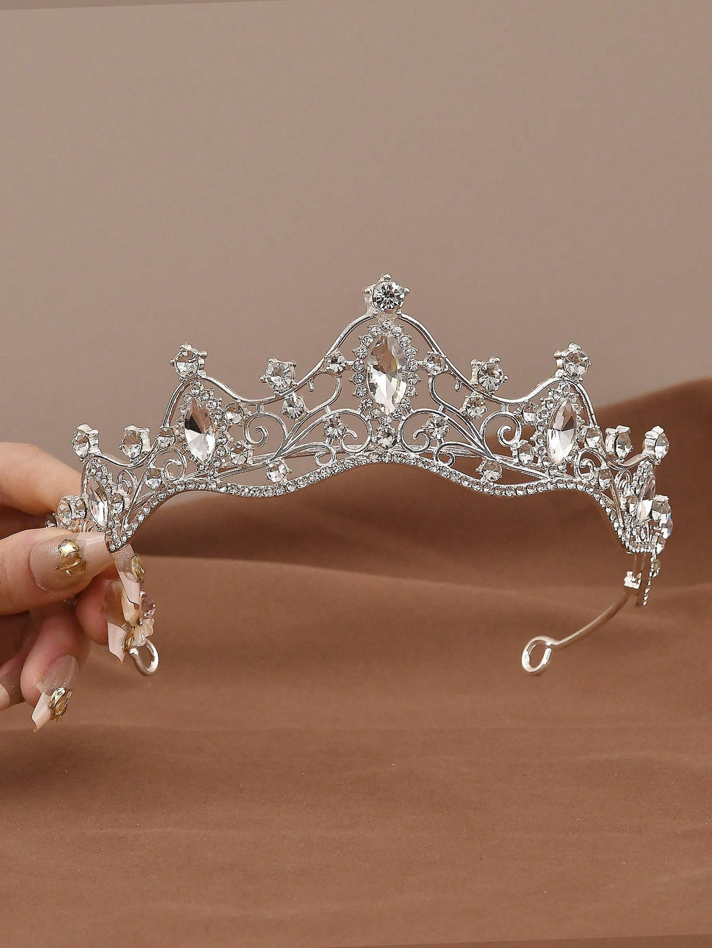 天使のデザインとキラキラしたラインストーンが美しいティアラヘッドピース、18歳の誕生日やウェディング式典に最適、電気不要、羽なし