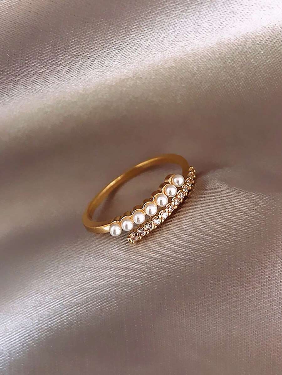 1個 ファッショナブルな単純なフェイクパールとクリスタルインレー オープンリング、女性の日常着や休日の装いに適しています