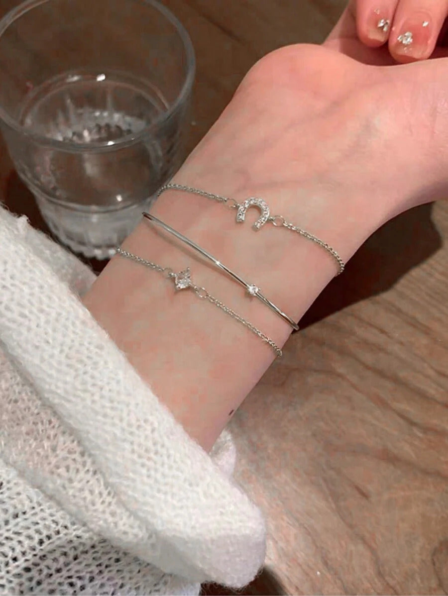 シンプルでエレガントなライトラグジュアリー馬蹄型鉄製ダイヤモンド インレイ プレーンリング ブレスレットセット、女性の日常着に適しています(水に触れないでください)