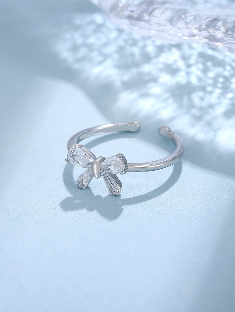 女性に最適な洗練された多目的なカッパーバウディテール形状のリング、インレー付き