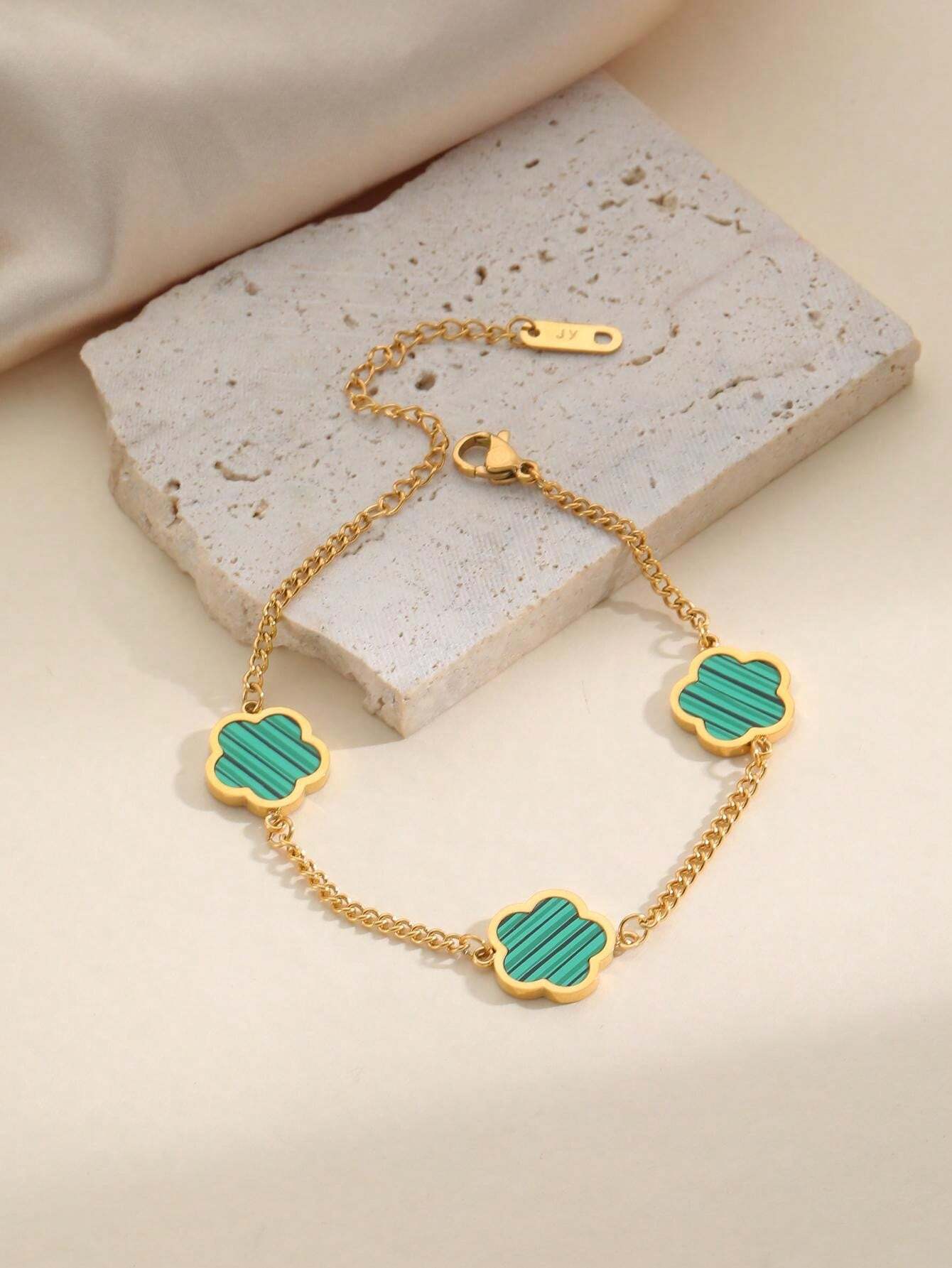 パーソナリティジュエリー ステンレススチールゴールドコーティング 5枚葉の花モチーフ ブレスレット 女性用 多色展開 光沢感あり おしゃれなデザイン フォーマルなシーンや普段でも活躍