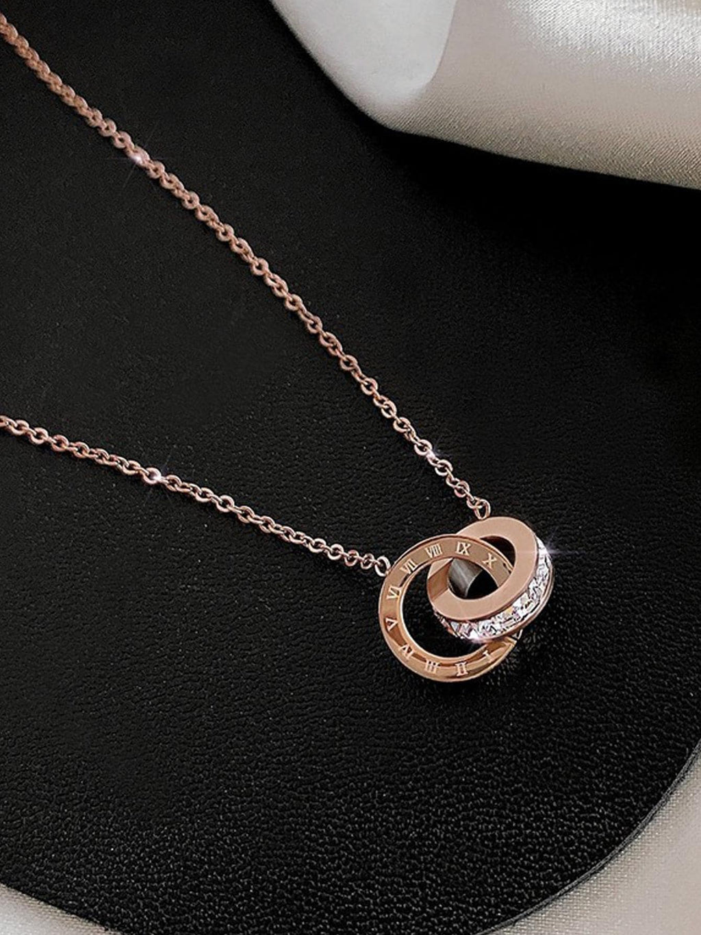 1個 ファッション ステンレス鋼 キュービックジルコニア デコレーション ローマ数字ディテール 円形ペンダント 女性用 日常の装飾用 ネックレス