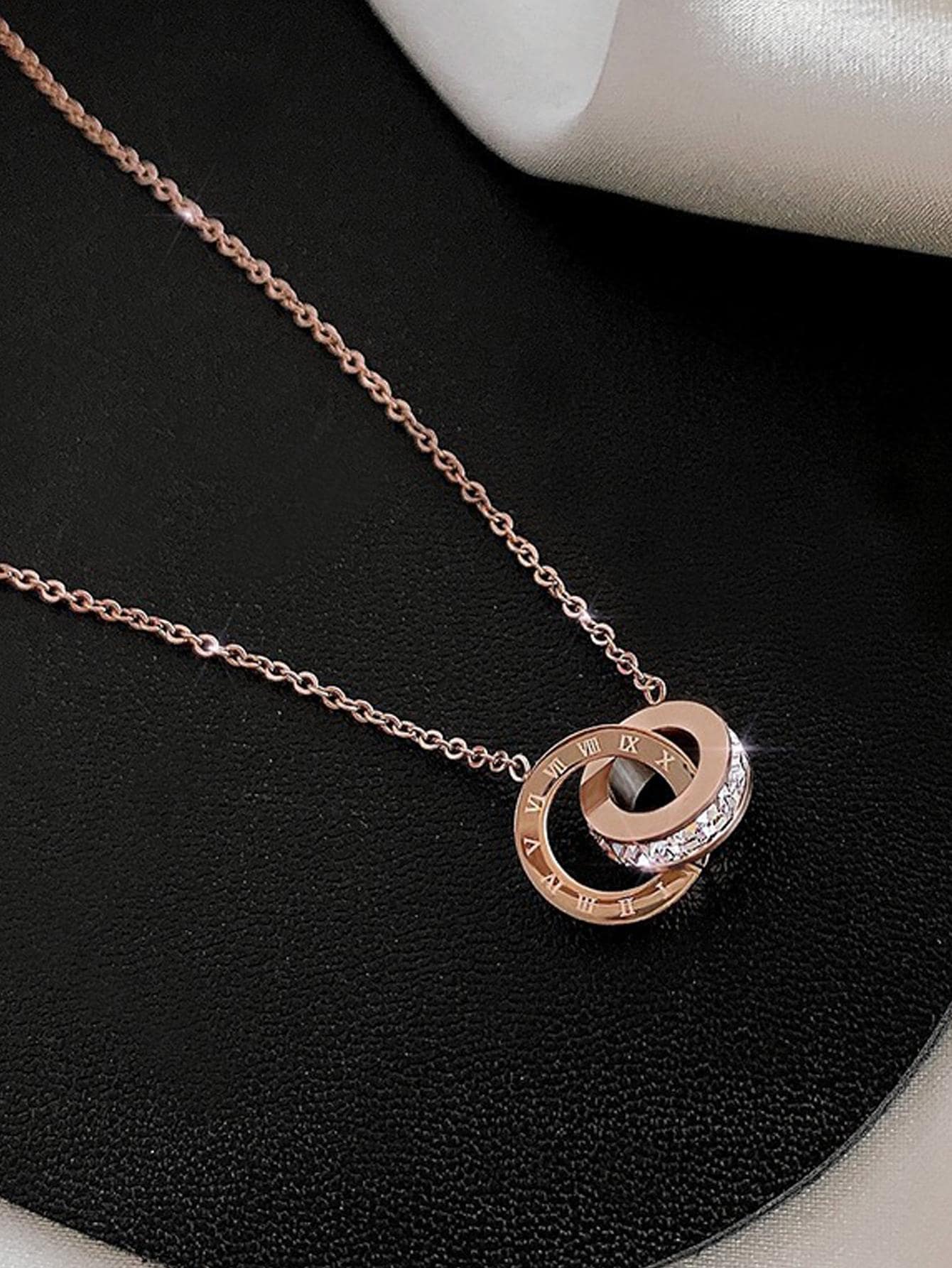 1個 ファッション ステンレス鋼 キュービックジルコニア デコレーション ローマ数字ディテール 円形ペンダント 女性用 日常の装飾用 ネックレス