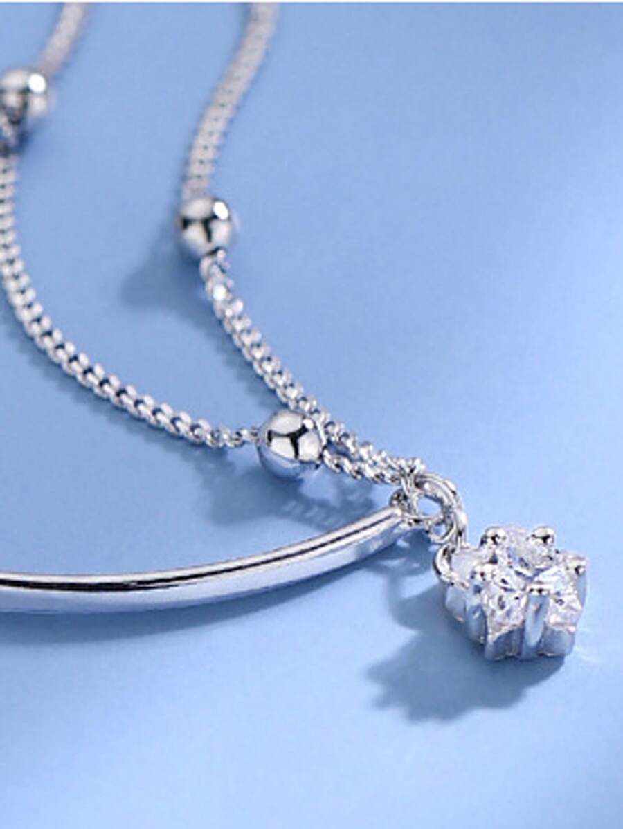 シンプルなハーフチェーンブレスレット デザインにスターが入っていて女性らしさを演出 2層構造